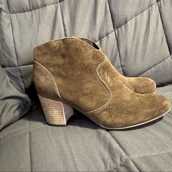 Steve Madden Harrlee Olive Green Suede Ankle Boots - Picture 6 of 7